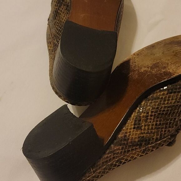 COPY - Stuart weitzman snakeskin print. Size 6.5 - Picture 5 of 7